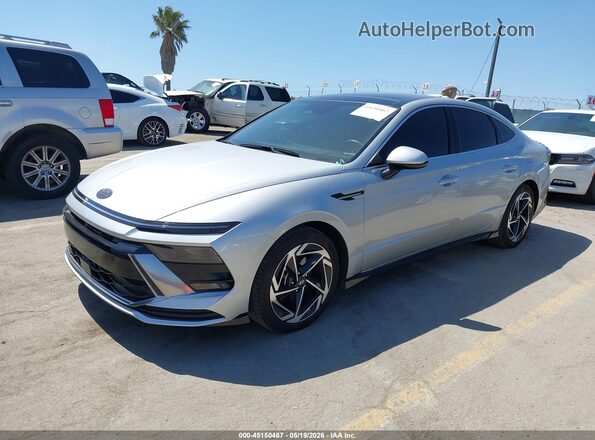KMHL14JA2SA496596 2025 HYUNDAI SONATA Silver Առջևի ձախ երեք քառորդ տեսարան