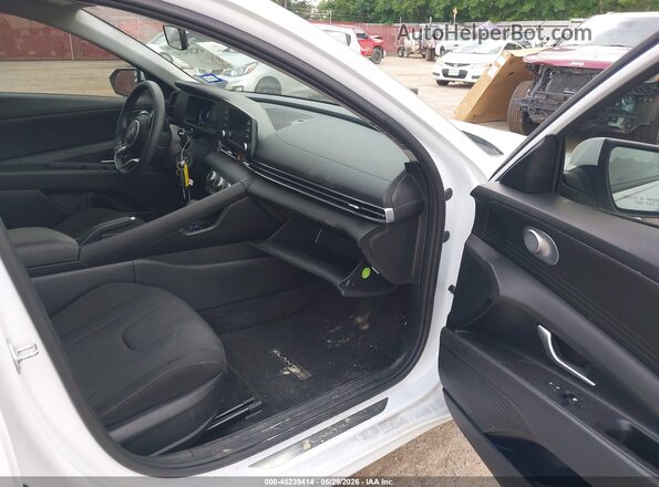KMHLL4DG1TU100331 2026 HYUNDAI ELANTRA White Вид салону спереду