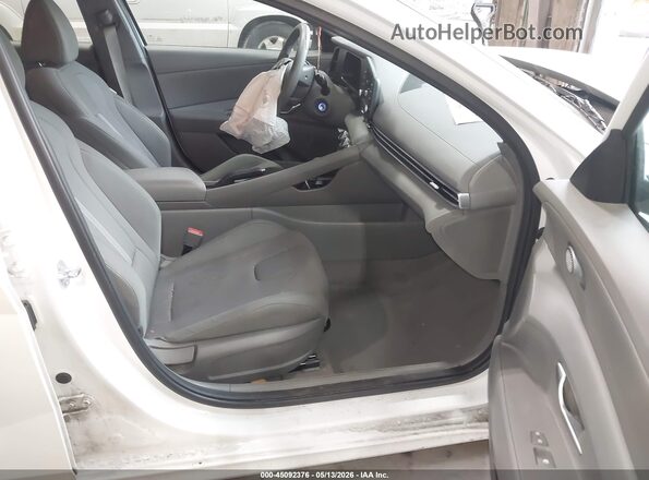 KMHLL4DG2SU876899 2025 HYUNDAI ELANTRA White Սալոնի դիմացի տեսք