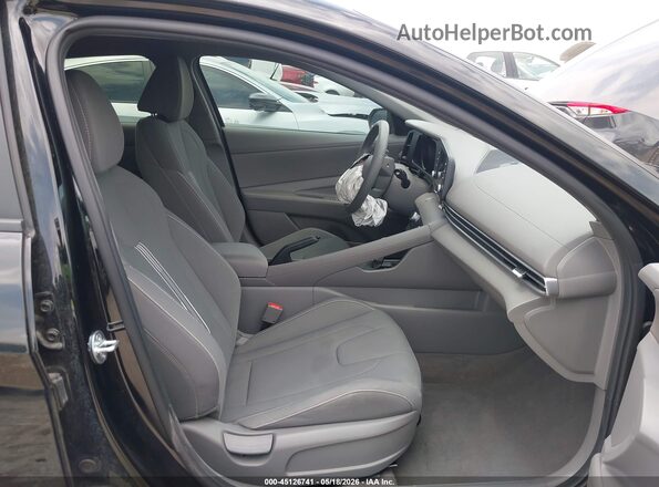 KMHLM4AG4PU582946 2023 HYUNDAI ELANTRA Black Вид салону спереду