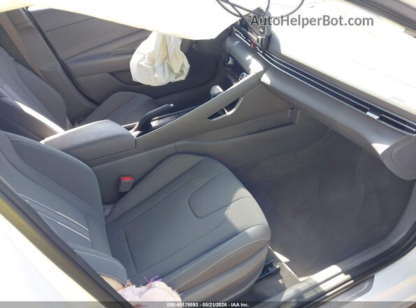 KMHLM4DG1SU001472 2025 HYUNDAI ELANTRA White Սալոնի դիմացի տեսք
