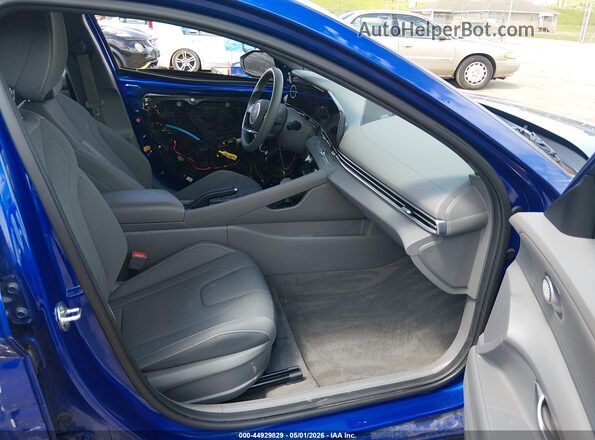 KMHLM4DG9RU752670 2024 HYUNDAI ELANTRA Blue Widok wnętrza z przodu