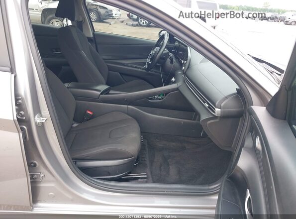 KMHLS4AG1NU219605 2022 HYUNDAI ELANTRA Серебряный Вид салона спереди