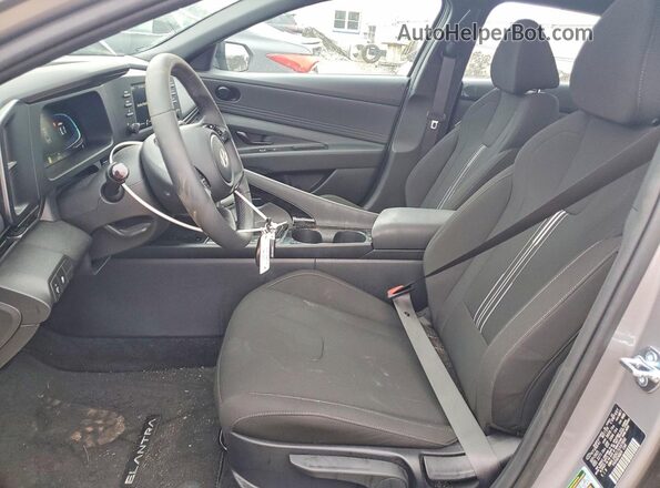 KMHLS4DG1TU107850 2026 HYUNDAI ELANTRA Серебряный Вид салона спереди