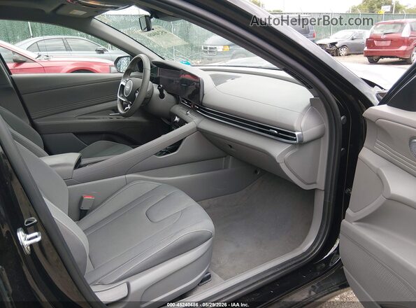 KMHLS4DG3RU749933 2024 HYUNDAI ELANTRA Black Вид салону спереду
