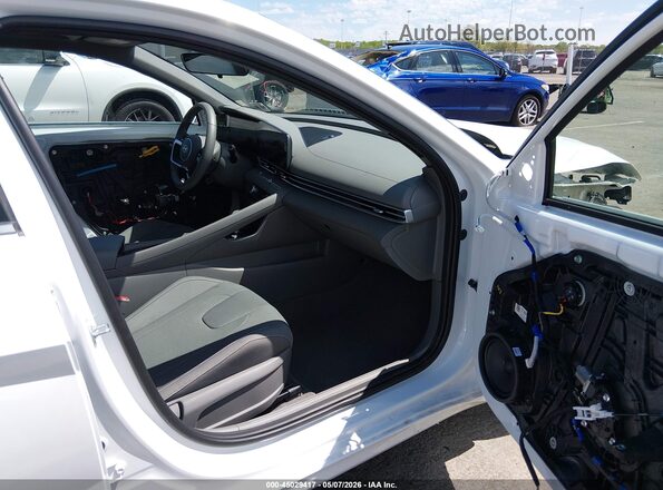 KMHLS4DG4SU070422 2025 HYUNDAI ELANTRA Белый Вид салона спереди