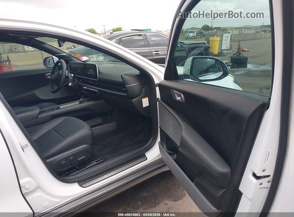 KMHM54AA6SA098946 2025 HYUNDAI IONIQ 6 White Front interior view