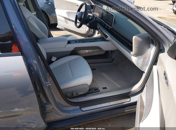 KMHM54AC5SA089897 2025 HYUNDAI IONIQ 6 Gray Front interior view
