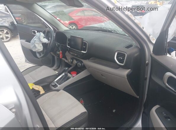KMHRC8A32NU184679 2022 HYUNDAI VENUE Silver Front interior view
