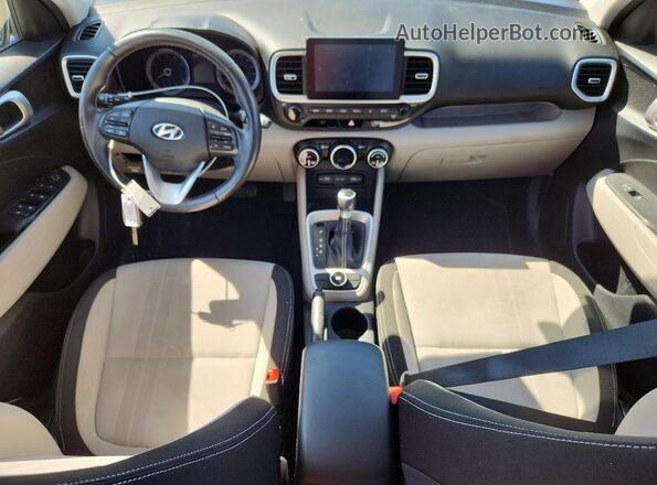 KMHRC8A33NU147995 2022 HYUNDAI VENUE White Առջևի վահանակի տեսք