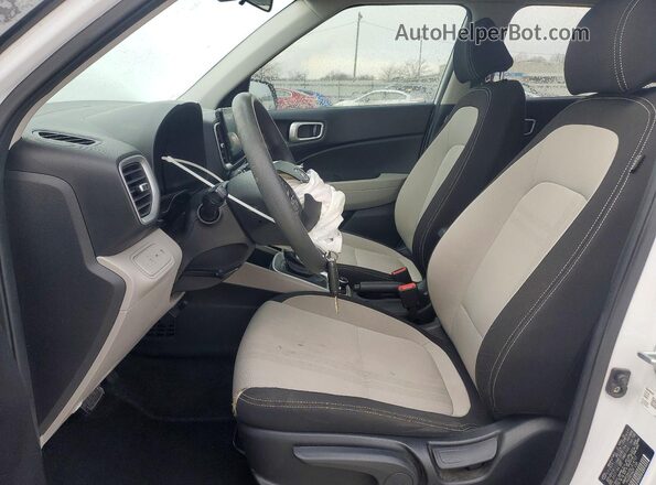 KMHRC8A35LU014717 2020 HYUNDAI VENUE White Вид салону спереду