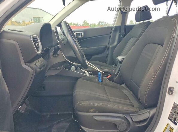 KMHRC8A35MU070948 2021 HYUNDAI VENUE White Սալոնի դիմացի տեսք