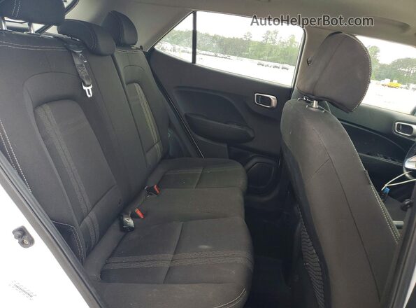 KMHRC8A35MU070948 2021 HYUNDAI VENUE White Հետևի նստատեղերի տեսք