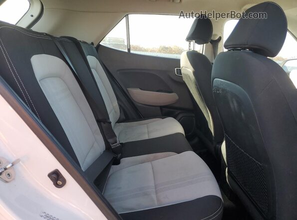 KMHRC8A36MU103746 2021 HYUNDAI VENUE White Widok wnętrza z tyłu