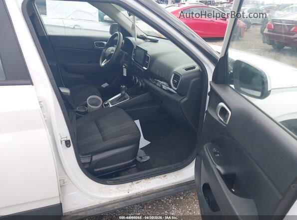 KMHRC8A38LU013982 2020 HYUNDAI VENUE White Widok wnętrza z przodu