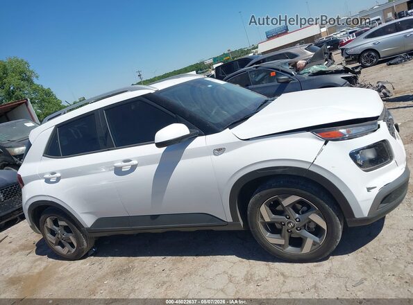 KMHRC8A39PU252608 2023 HYUNDAI VENUE White Вид задньої частини салону