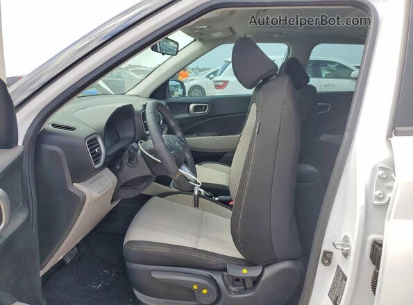 KMHRC8A3XRU329084 2024 HYUNDAI VENUE White Widok wnętrza z przodu