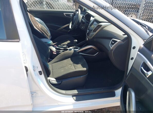 KMHTC6AD3GU289625 2016 HYUNDAI VELOSTER White Вид салону спереду