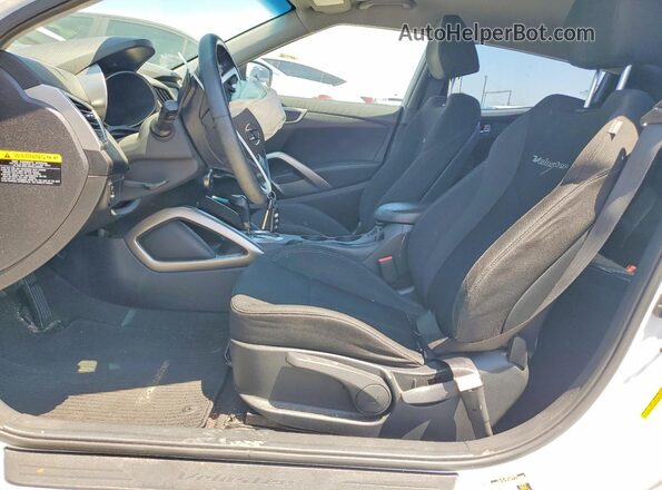 KMHTC6AD5HU314865 2017 HYUNDAI VELOSTER Белый Вид салона спереди