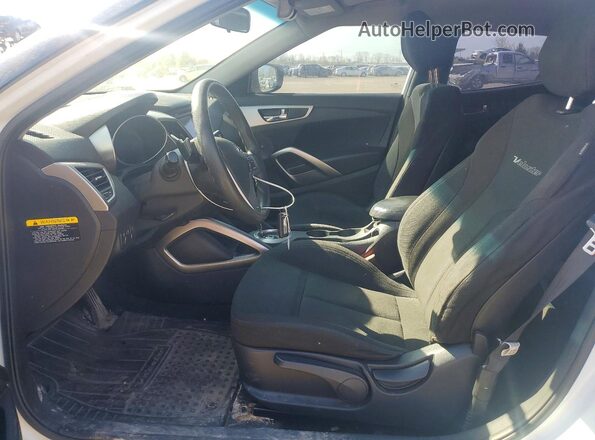 KMHTC6AD9GU251302 2016 HYUNDAI VELOSTER White Front interior view