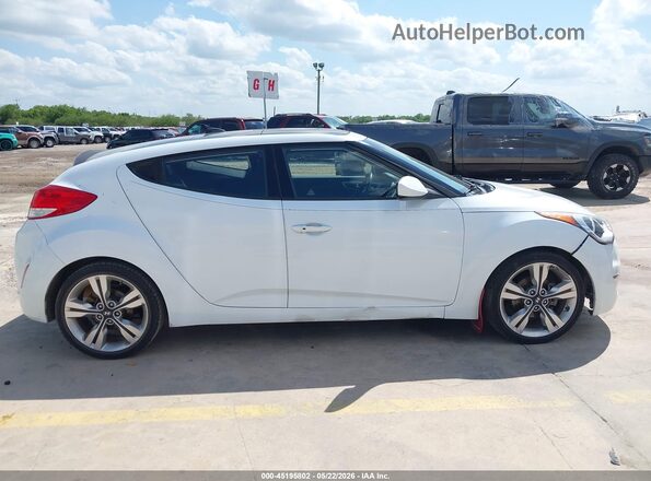 KMHTC6ADXHU312366 2017 HYUNDAI VELOSTER White Rear interior view