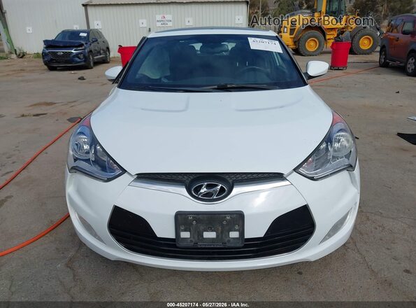 KMHTC6ADXHU320953 2017 HYUNDAI VELOSTER Белый Вид щитка приборов