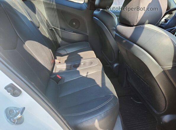 KMHTC6AE2GU302454 2016 HYUNDAI VELOSTER White Հետևի նստատեղերի տեսք