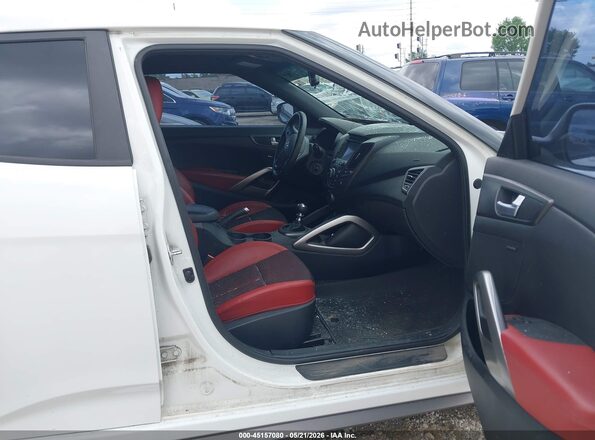 KMHTC6AE7GU296540 2016 HYUNDAI VELOSTER White Вид салону спереду