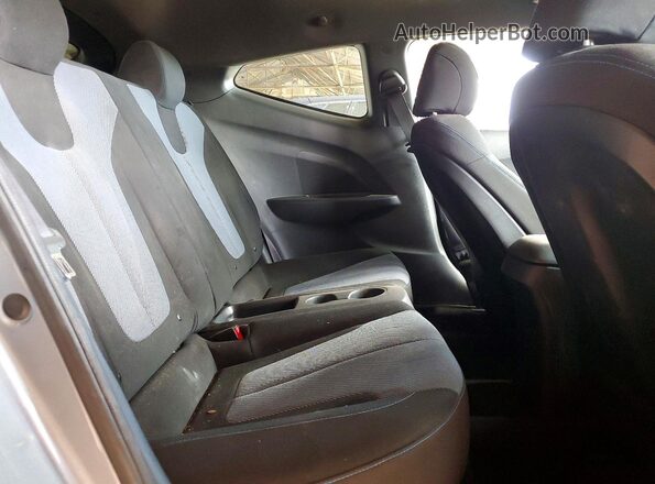 KMHTG6AFXKU010458 2019 HYUNDAI VELOSTER Gray Rear seats view