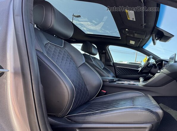 KMTG34LE6LU053532 2020 GENESIS G70 Gray Widok wnętrza z przodu