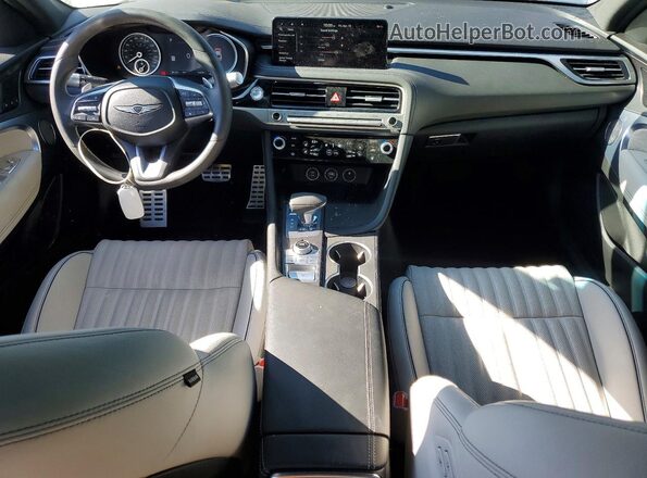 KMTG34SC8SU147409 2025 GENESIS G70 Gray Widok deski rozdzielczej