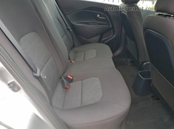 KNADM4A30H6086308 2017 KIA RIO Silver Вид задніх сидінь
