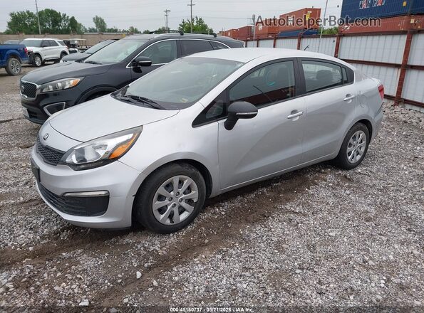 KNADM4A3XG6678992 2016 KIA RIO Silver Առջևի ձախ երեք քառորդ տեսարան