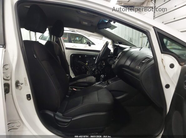 KNAFK4A65G5610260 2016 KIA FORTE White Vista interior delantera