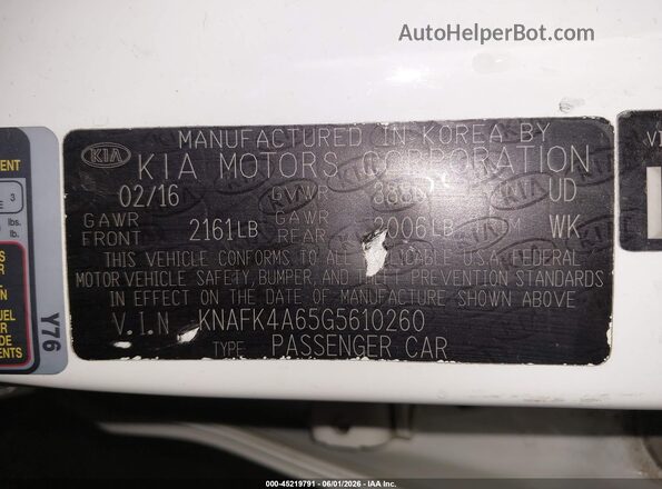 KNAFK4A65G5610260 2016 KIA FORTE White Vista del compartimento del motor