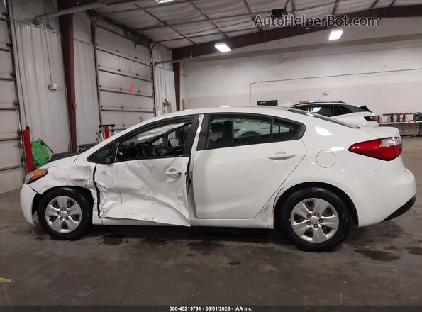 KNAFK4A65G5610260 2016 KIA FORTE White 