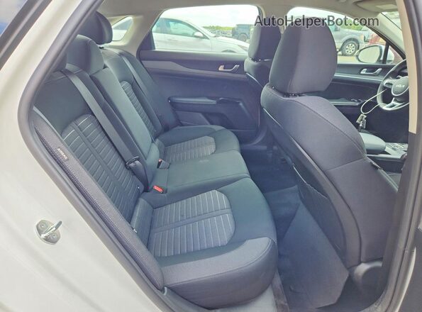 KNAG24J77S5322097 2025 KIA K5 White 