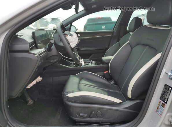 KNAG64J70T5417686 2026 KIA K5 Gray წინა სალონის ხედი