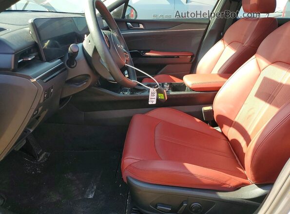 KNAG64J71S5347484 2025 KIA K5 Silver Widok wnętrza z przodu