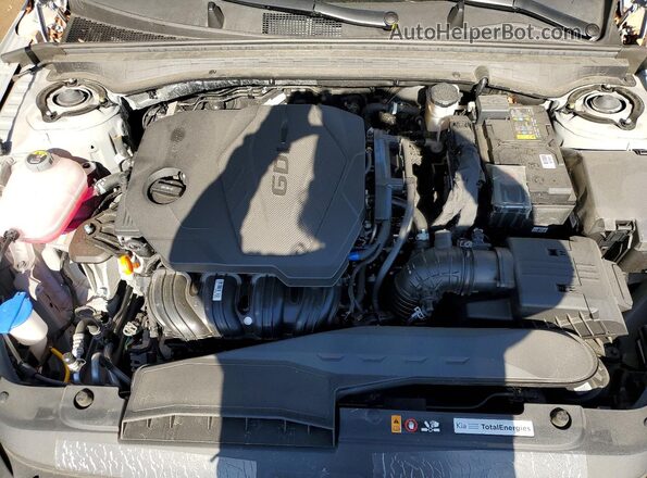KNAG64J71S5347484 2025 KIA K5 Silver Widok wnętrza z tyłu
