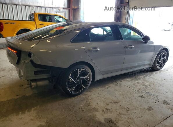 KNAG64J71S5355116 2025 KIA K5 Gray Trasero derecho