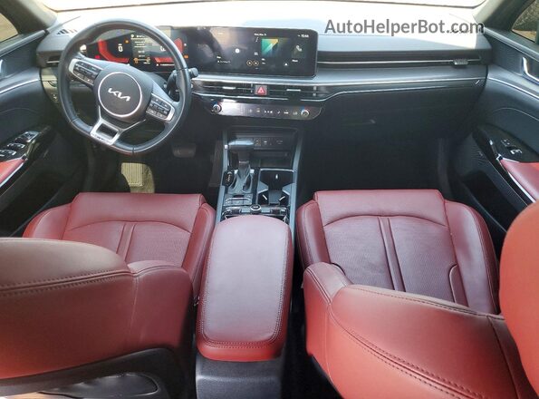 KNAG64J75S5323639 2025 KIA K5 Black Vista del salpicadero