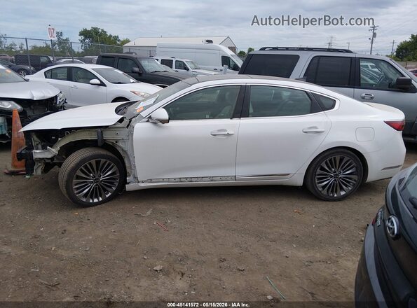 KNALC4J1XJ5099592 2018 KIA CADENZA White 360 interior view
