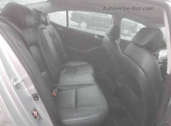 KNALN4D71G5209321 2016 KIA CADENZA Silver Rear seats view