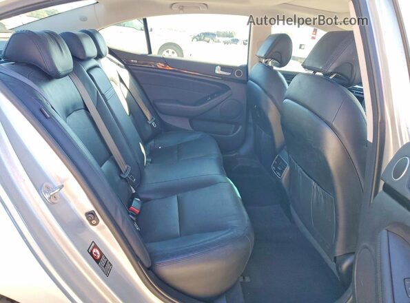 KNALN4D79G5206067 2016 KIA CADENZA Silver Rear seats view