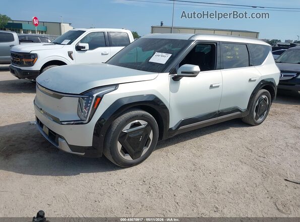 KNDADFS53R6027000 2024 KIA EV9 White Առջևի ձախ երեք քառորդ տեսարան