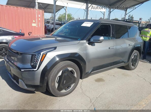 KNDADFS54R6033792 2024 KIA EV9 Gray Vista tres cuartos delantera izquierda