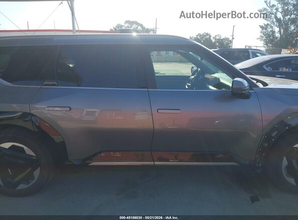 KNDADFS54R6033792 2024 KIA EV9 Gray Vista interior trasera