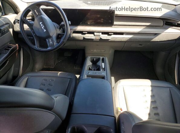 KNDAFFS56R6022495 2024 KIA EV9 Gray Vista del salpicadero