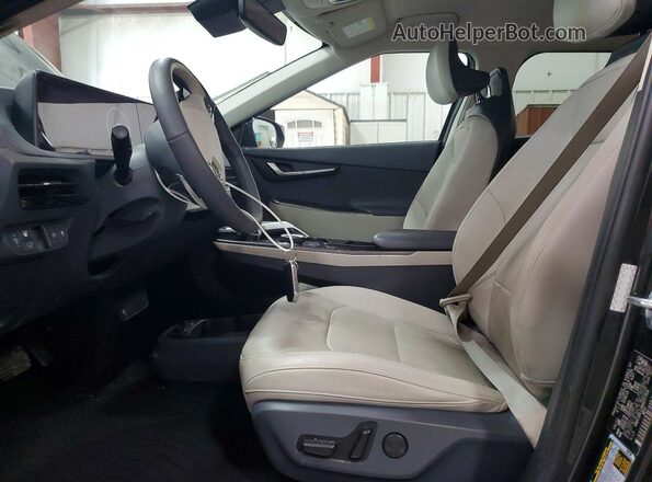 KNDC3DLC4N5057569 2022 KIA EV6 Charcoal Widok wnętrza z przodu